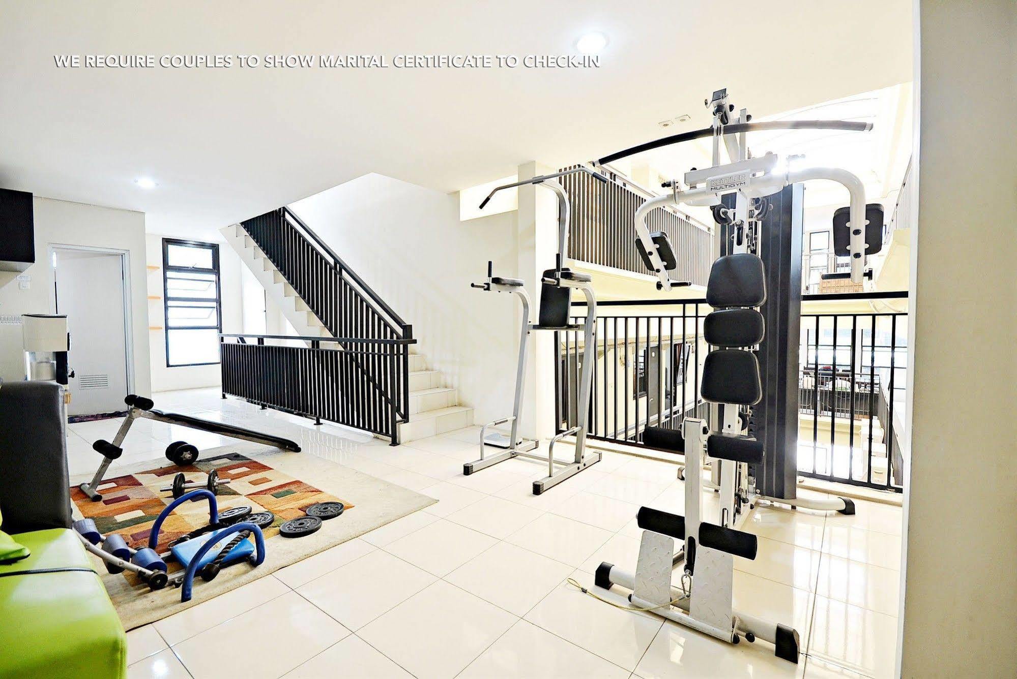 Zen Rooms Kuningan Syariah Jakarta Exterior photo