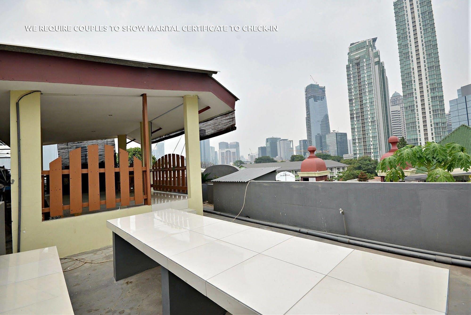 Zen Rooms Kuningan Syariah Jakarta Exterior photo