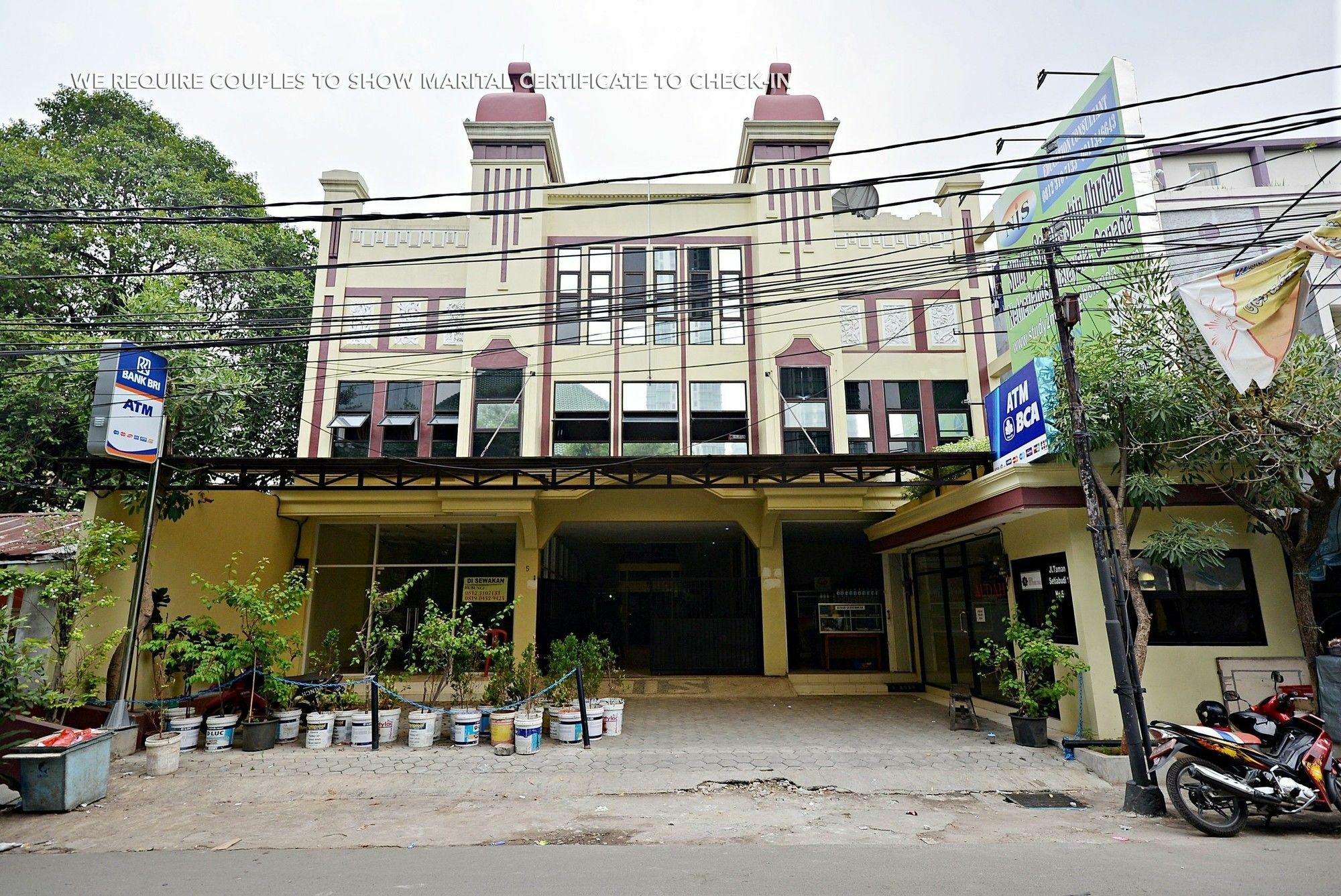 Zen Rooms Kuningan Syariah Jakarta Exterior photo
