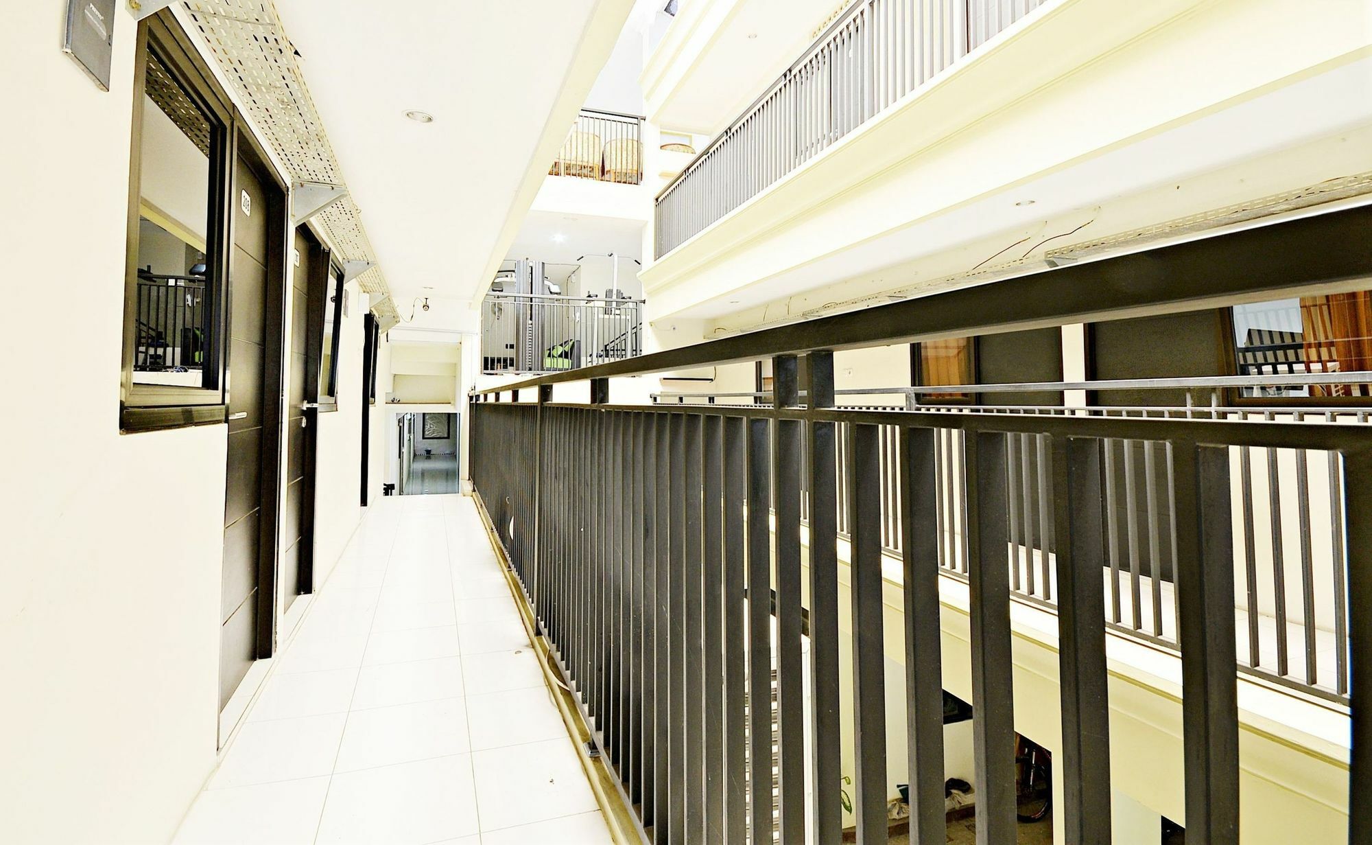 Zen Rooms Kuningan Syariah Jakarta Exterior photo