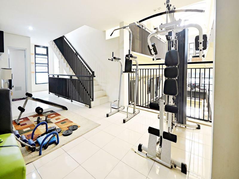 Zen Rooms Kuningan Syariah Jakarta Exterior photo